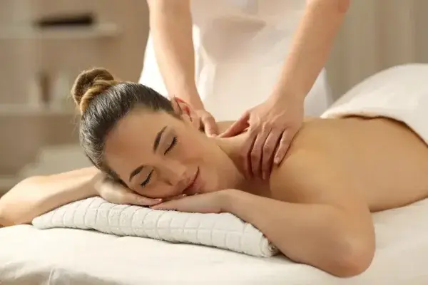 Địa chỉ Massage khách sạn tại Quận Long Biên giá rẻ, phục vụ 24/7 , nhiều ưu đãi 2026 của Massage Pro