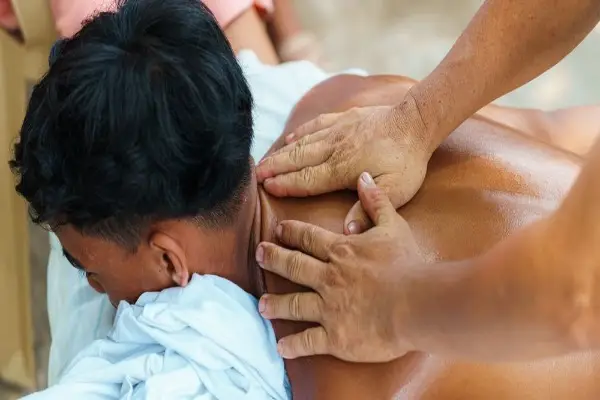 Dịch vụ Massage bấm huyệt tại quận 4 giá rẻ phục vụ tận nơi 24/7 theo yêu cầu của Massage Pro