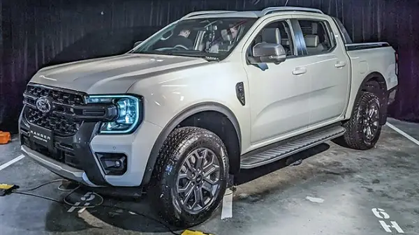 Cận cảnh &amp;amp;amp;amp;amp;amp;amp; đánh giá chi tiết ford ranger màu bạc 2026 mới nhất tại Ford Phạm Văn Đồng - Ford Hà Nội