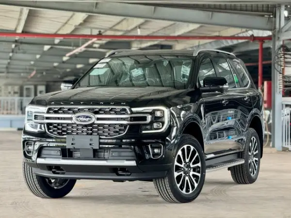 Ford Everest Platinum 2025 4x4 Giá Xe Lăn Bánh Bao Nhiêu?