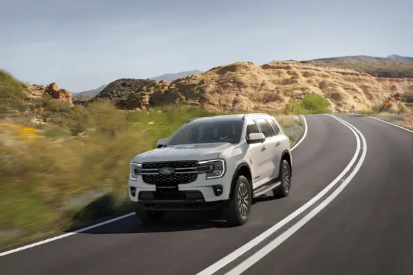 Ford Everest Platinum 4x2 2026: Giá bán, thông số & Nâng cấp đáng tiền