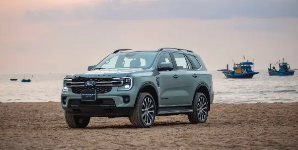 Ford Everest Platinum 2.3L 4x4 2026: Giá xe, lăn bánh, thông số & Khuyến mại 7/2026