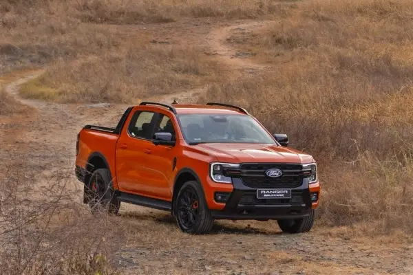 Ford Ranger 2026 - Giá lăn bánh, Thông số & Khuyến mãi