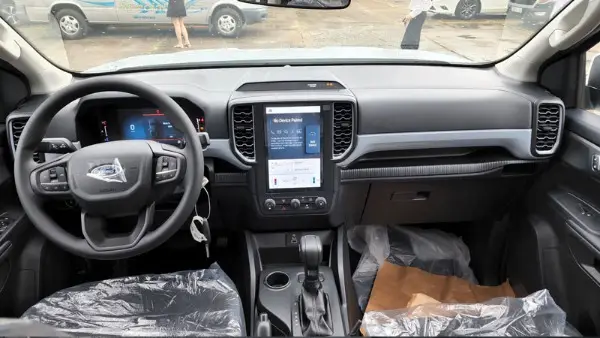 Ford Ranger XLS 2.0L 4x4 AT 2026 - Bản Hai Cầu Số Tự Động
