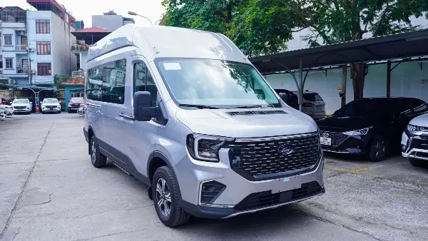 Xe 16 chỗ Transit - Lựa Chọn Hoàn Hảo Cho Chuyến Đi gia đình tại Ford Phạm Văn Đồng - Ford Hà Nội