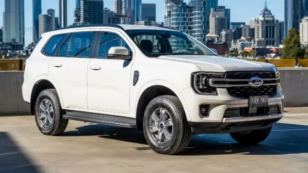 Xe Ford Everest Ambiente: Thiết Kế và Hiệu Suất Ấn Tượng 2026 Tại Ford Phạm Văn Đồng - Ford Hà Nộii